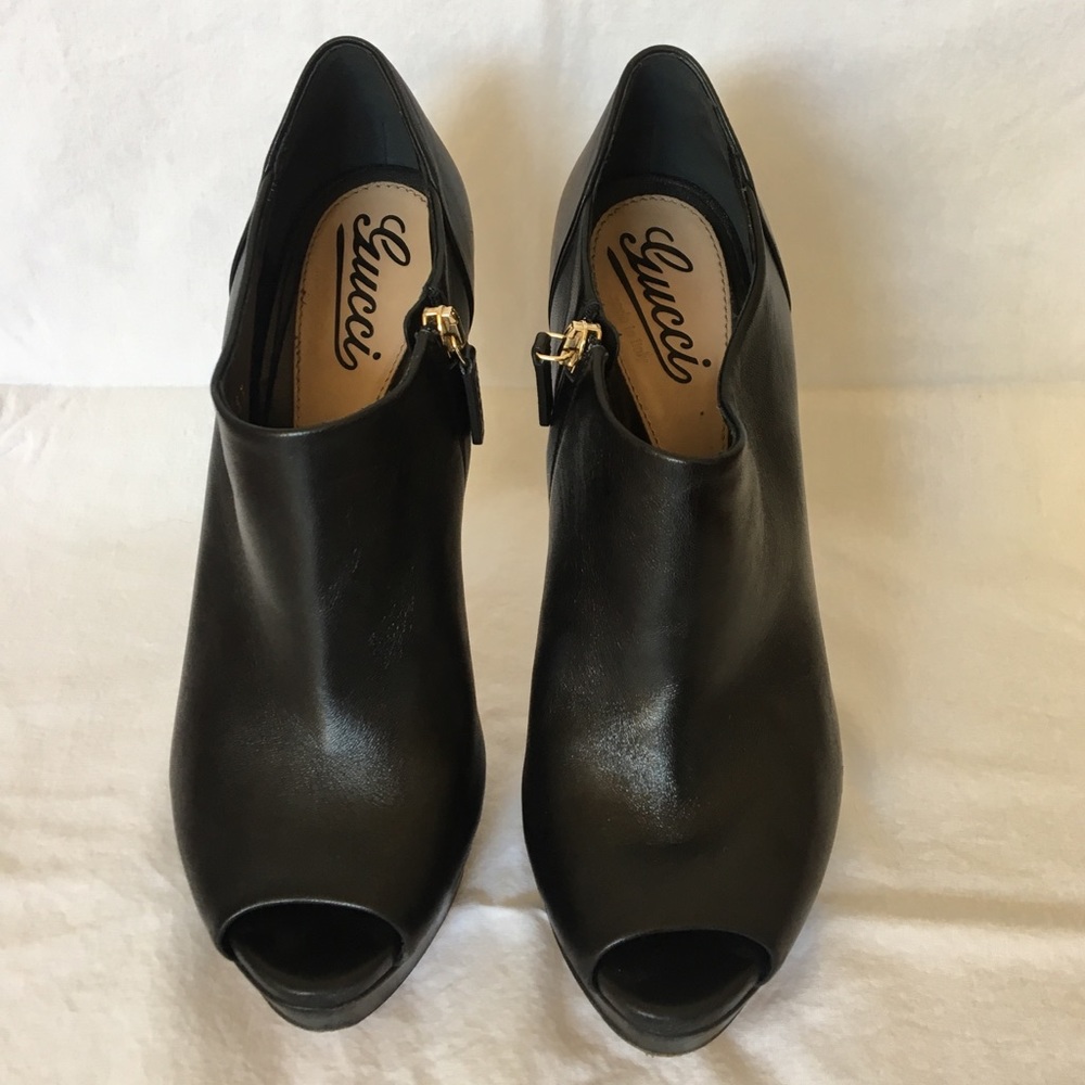 Black leather Gucci stiletto open toe booties